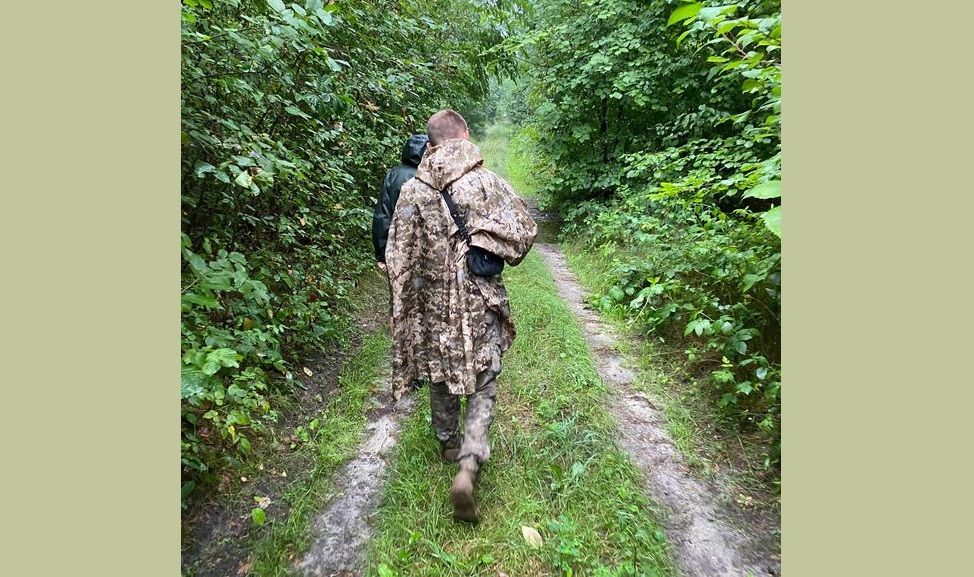 77-річного чоловіка знайшли живим після того, як він заблукав у лісі